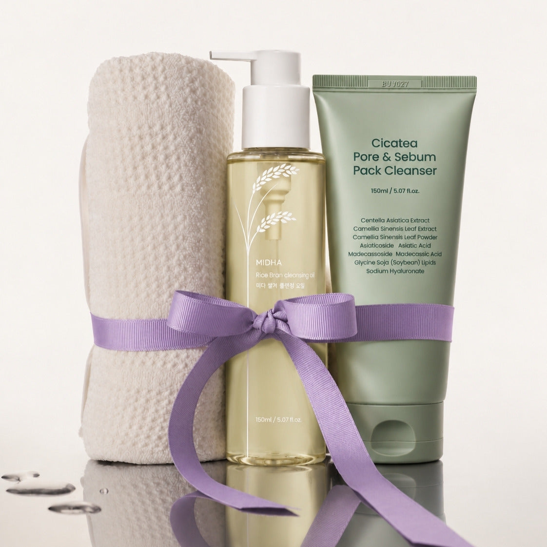 MIDHA, huile démaquillante au riz et Cicatea Pore & Sebum Pack Cleanser, noués d'un ruban