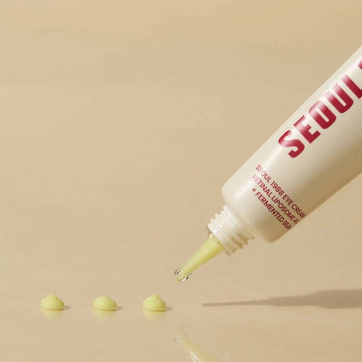 Crème yeux Seoul 1988 Retinal Liposome 4 % KSECRET, embout du tube déposant trois points de crème